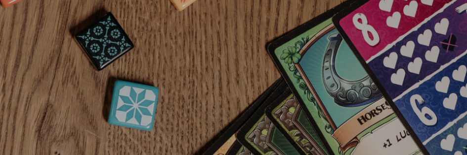 karty i płytki do gry